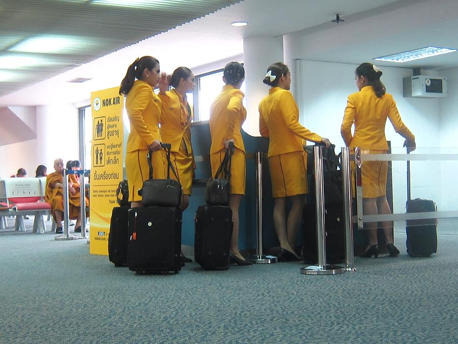 Nok Air Crew beim Boarding