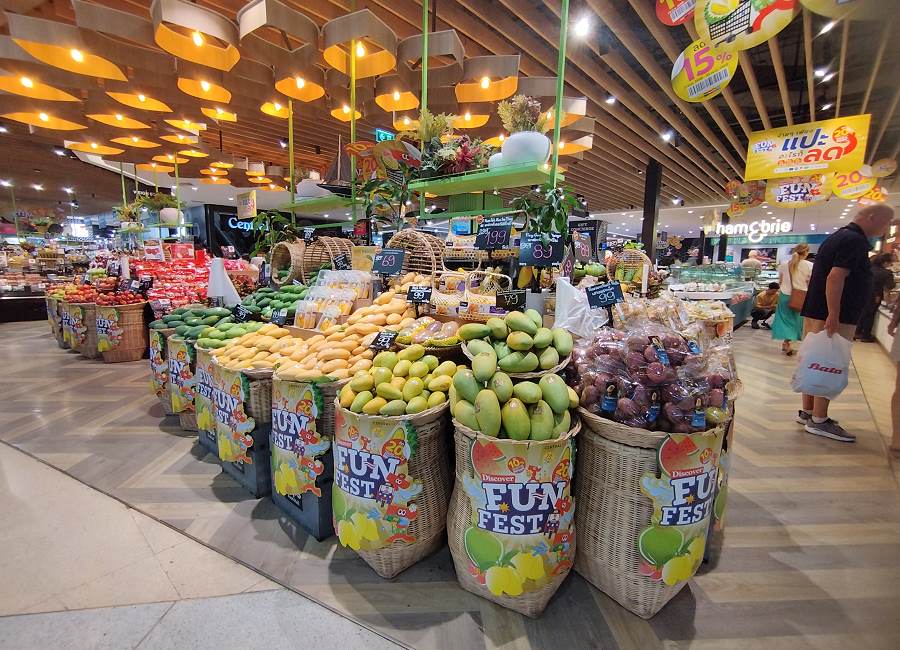 Frisches Obst in einem Supermarkt in Thailand