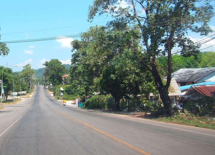 Ortsdurchfahrt in Thailand