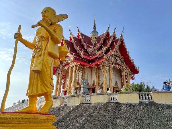 Wat Pa Phu Hai Long