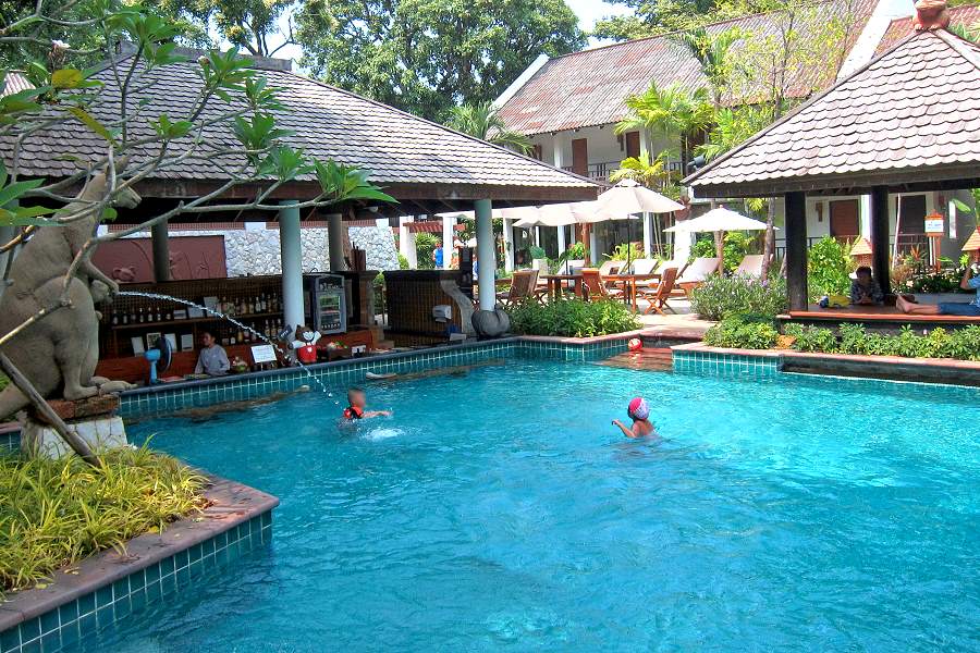 Swimmingpool im Woodlands Resort Pattaya