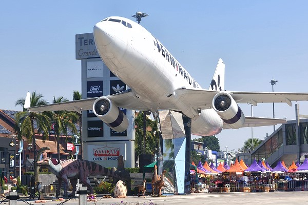 Terminal 21 Pattaya mit Flugzeug-Dekoration
