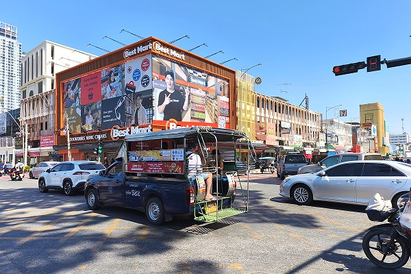 Bahtbus-Kreuzung an der Pattaya Klang und Second Road