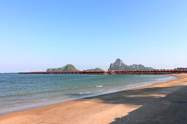 Saran Withi Bridge bei Sonnenuntergang