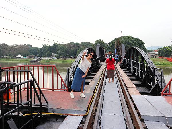 River Kwai Brücke – Historische Eisenbahnbrücke Kanchanaburi