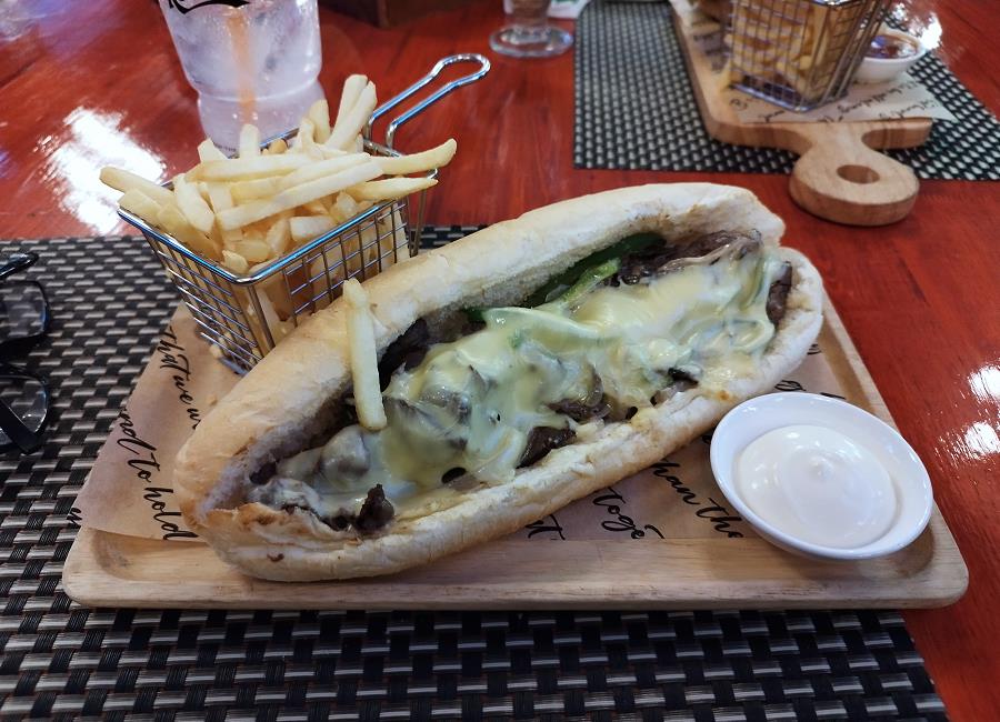 Philly Cheesesteak im Robin Hood Tavern Pattaya