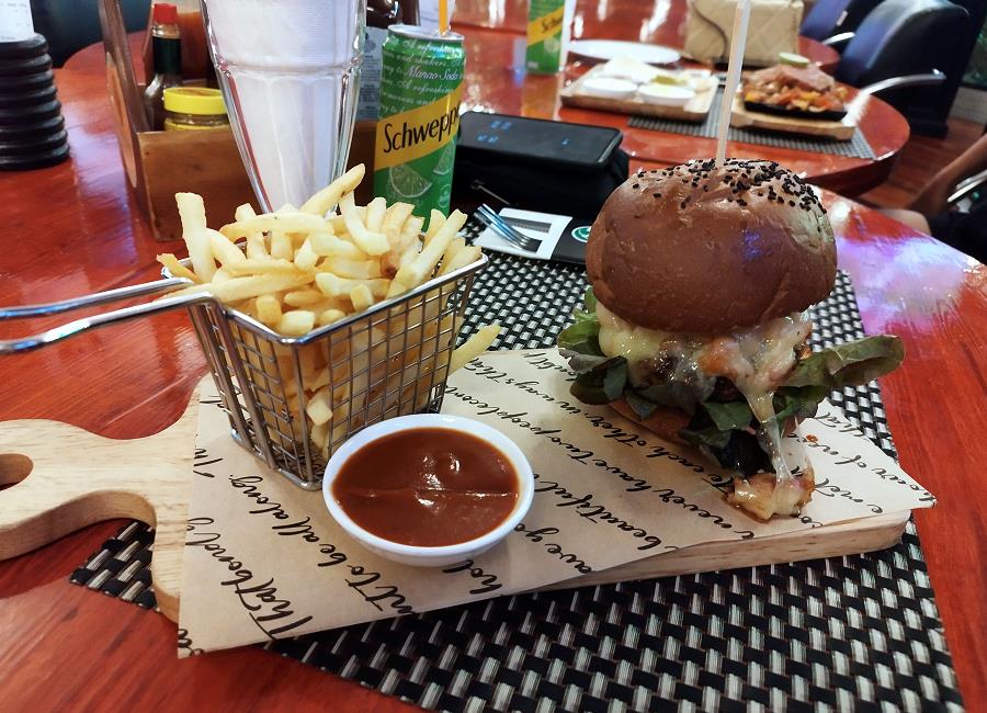 Burger Robin Hood Tavern Pattaya
