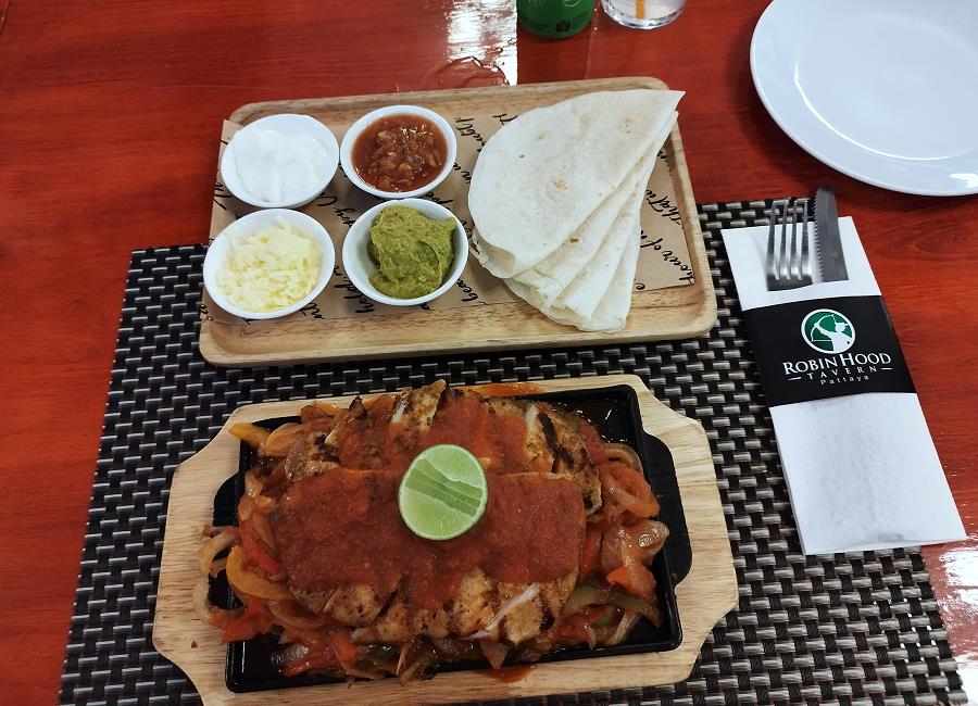 Essen Robin Hood Tavern Pattaya