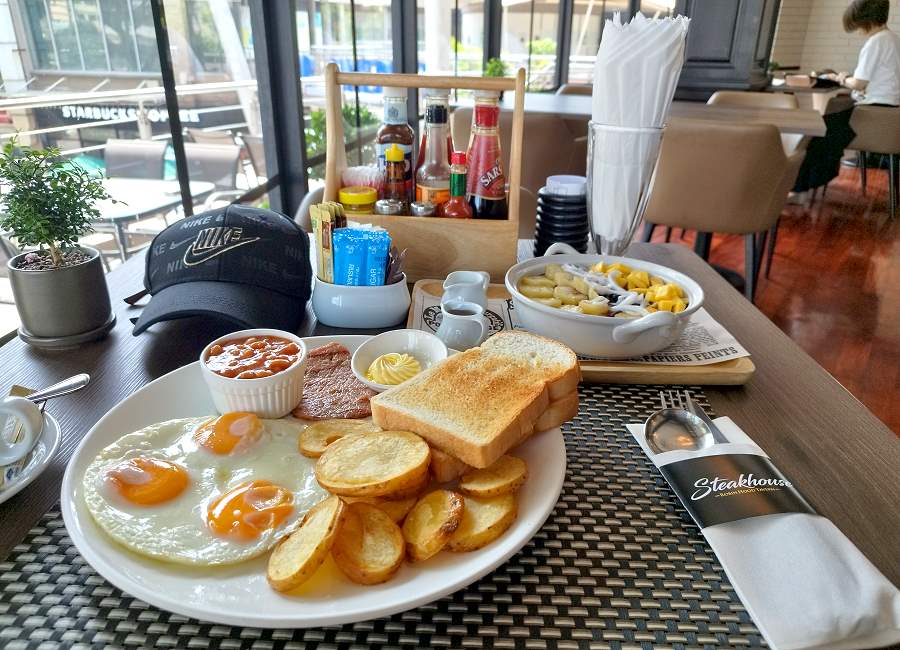 Frühstück Robin Hood Tavern Pattaya