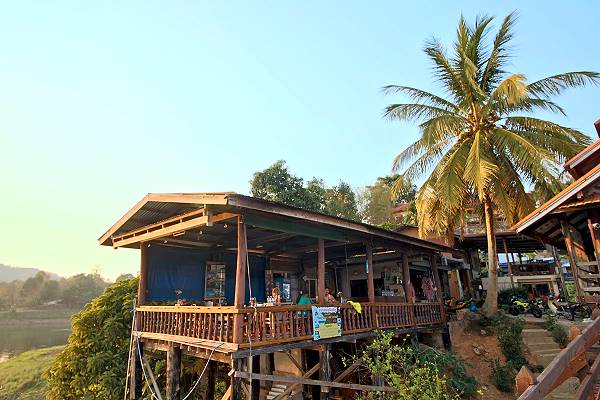 restaurant Wooden Mon Bridge