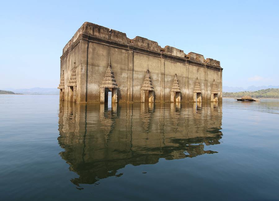 Wat Saam Prasob – versunkener Tempel im Vajiralongkorn-Stausee bei Sangkhlaburi, Thailand