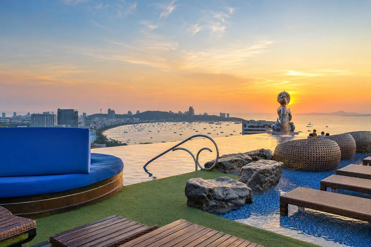 Skybar Summer Club auf dem Dach des Siam@Siam Design Hotels in Pattaya