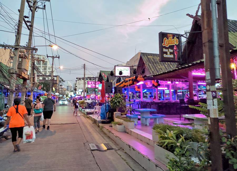 Soi 7 in Pattaya am Abend