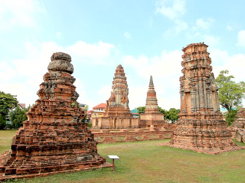 Historische Khmer-Architektur im Wat Phra Sri Rattana Mahathat Lopburi