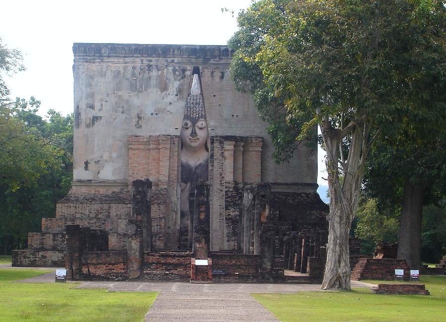 Wat Si Chum im Geschichtspark Sukhothai