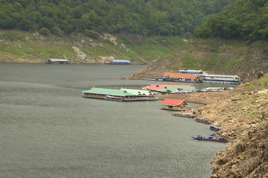 Restaurantboote Bhumibol Talsperre Tak