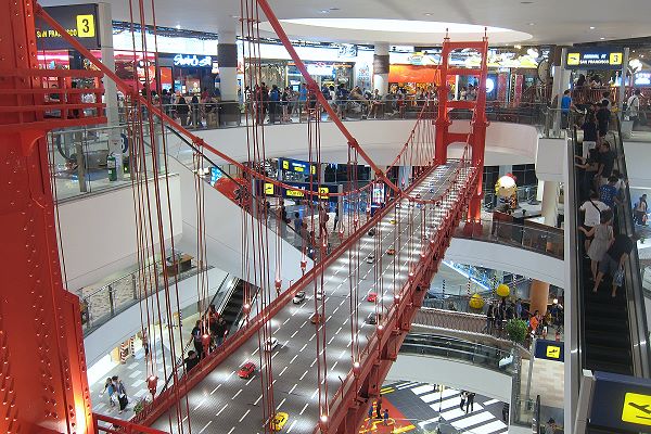Golden Gate Bridge im Terminal 21 Pattaya