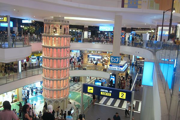 Schiefer Turms von Pisa Terminal 21 Pattaya