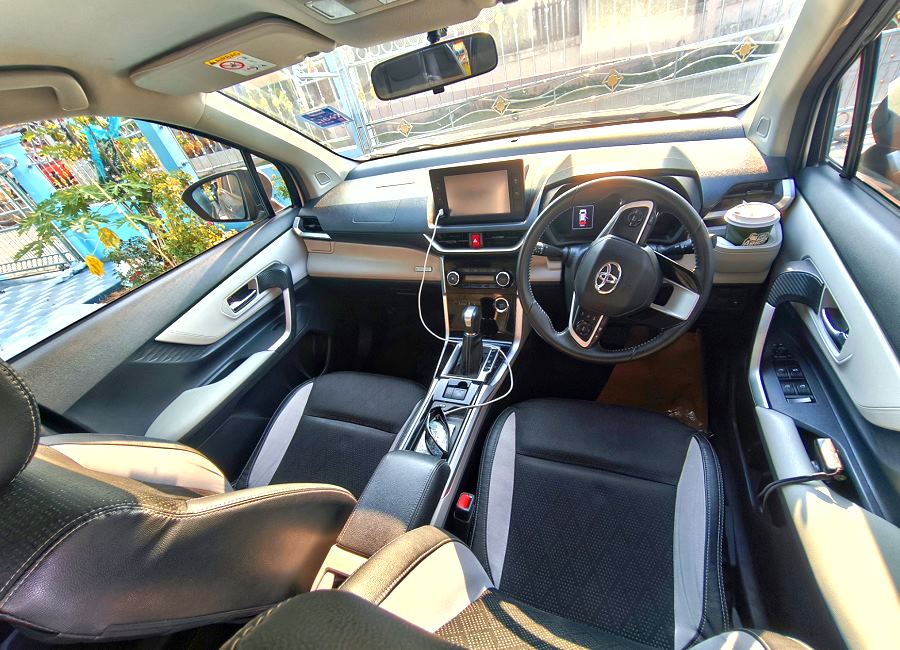 Innenraum Toyota Veloz Cockpit