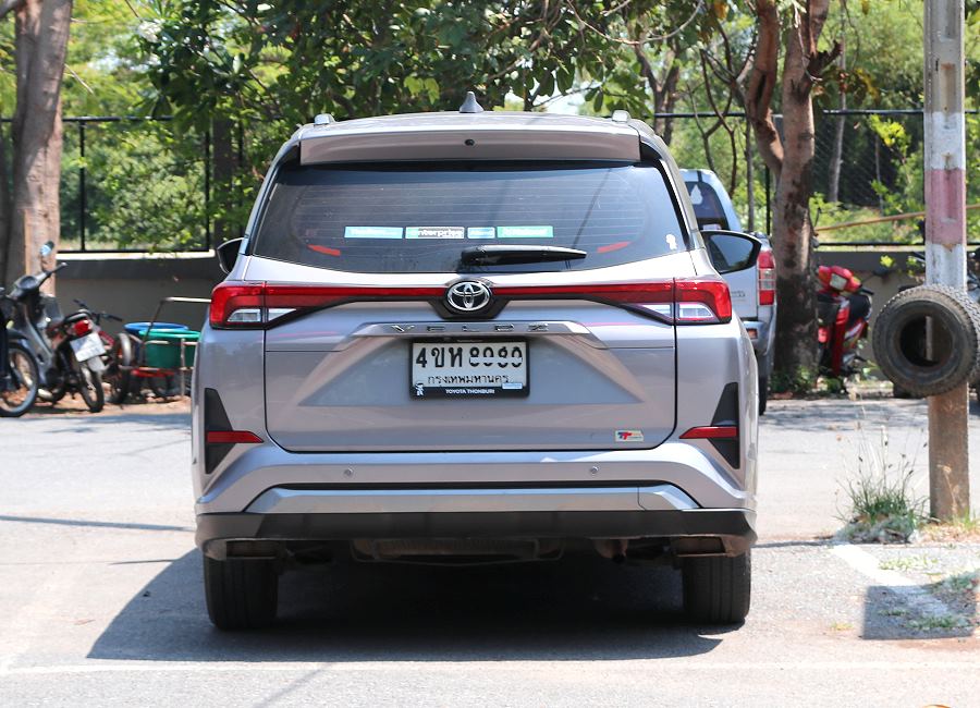 Heckansicht Toyota Veloz Mietwagen Thailand