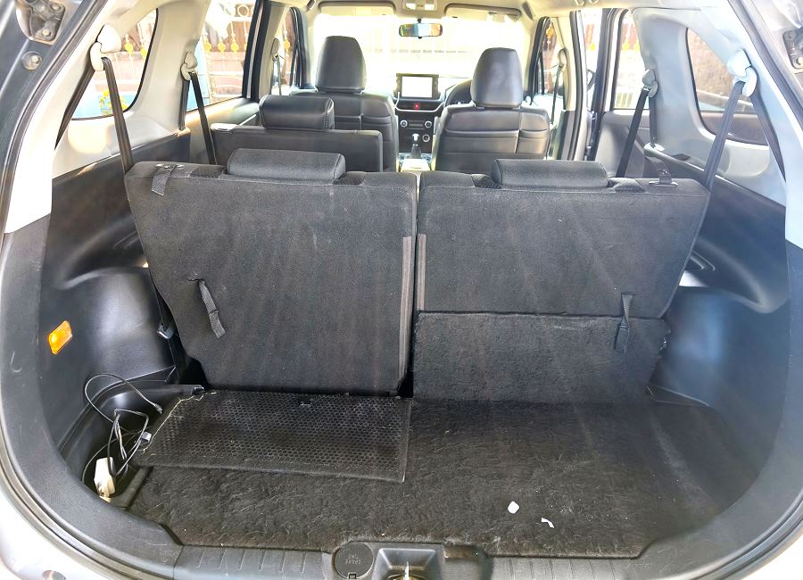 Dritte Sitzreihe Toyota Veloz Thailand Mietwagen