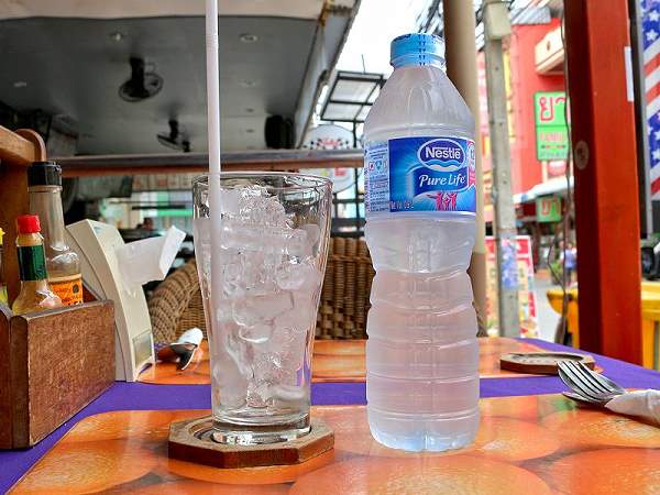 Wasserflasche in Thailand