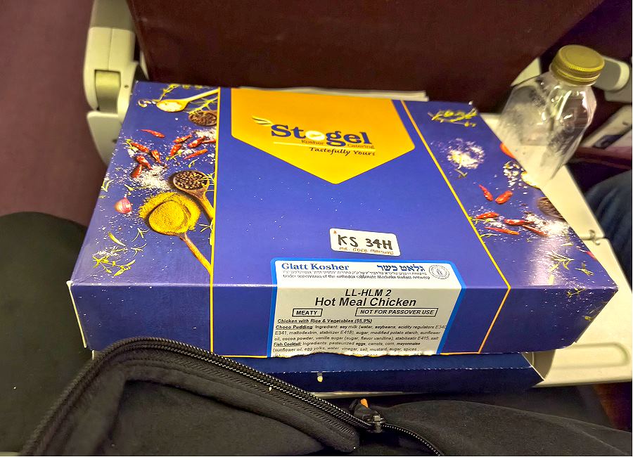 Verpackung eines Kosher Meals bei Thai Airways