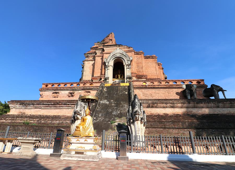Wat Chedi Luang Chiang Mai