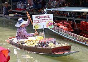 Damnoen Saduak Floating Market
