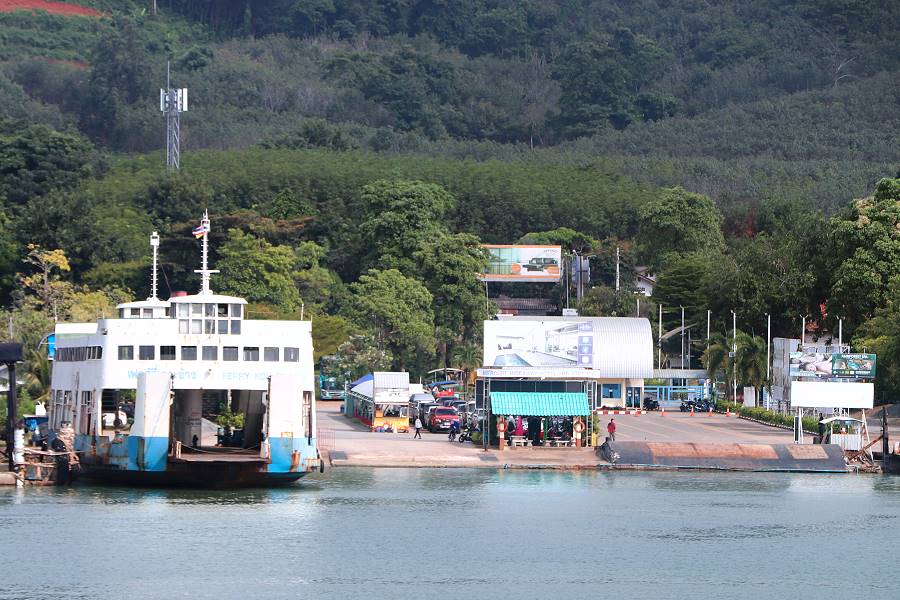 Ao Thammachat Pier Laem Ngop