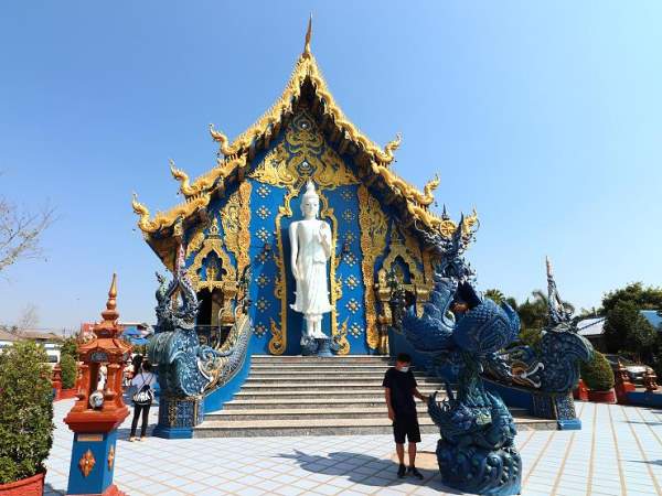 Blauer Tempel in Chiang Rai Wat Rong Suea Ten