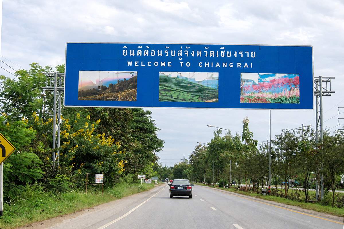 Unterwegs mit dem Mietwagen in der Bergregion bei Chiang Rai