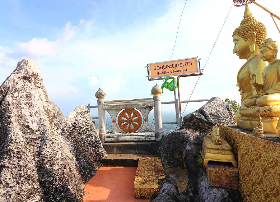 Buddhas Fußabdruck im Tiger Cave Tempel Krabi
