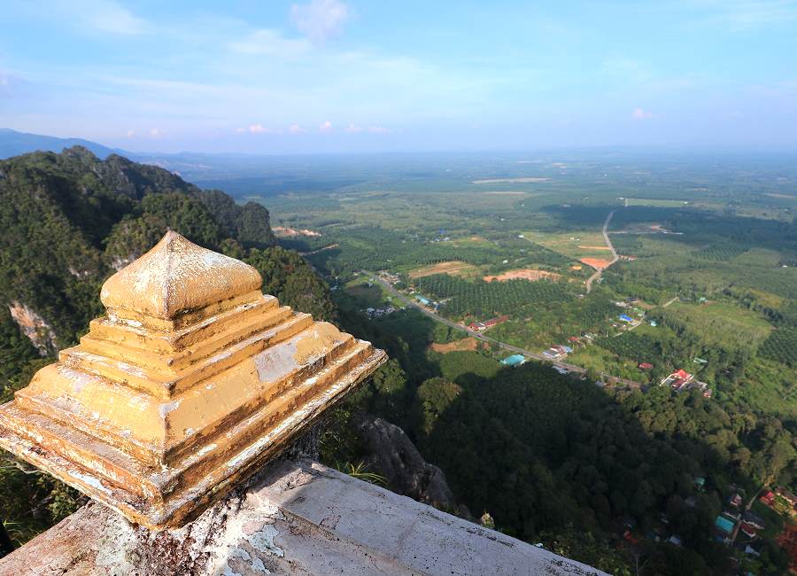 Panoramablick vom Tiger Cave Tempel Krabi auf die Umgebung